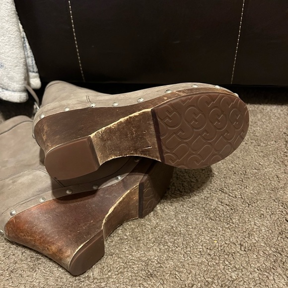 Ugg Carnegie Taupe Gray Nubuck Leather Shearling Studded Wedge Platform Boots 7 - Picture 8 of 12